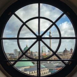 Marts 2026 - Tema: Set ud ad et vindue<br>Fotograf: Jesper Skovbølle<br><br>