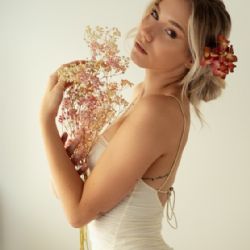 <i>Model: Emilia Thulin</i><br>