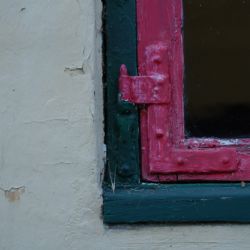 <i>Rødt gammelt vindue - Detalje Gammel by</i><br>