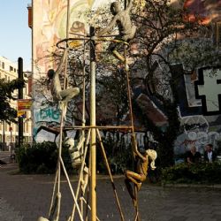 <i>Gerhard Thieme: Kletternde Kinder (1972) - Breite Straße, Pankow</i><br>