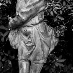 <i>Hermann Joachim Pagels: Hühnerdieb (ca. 1912) - Köpenicker Schlossinsel - Berlin</i><br>