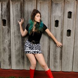 <i>Twiggy by Nuka</i><br>